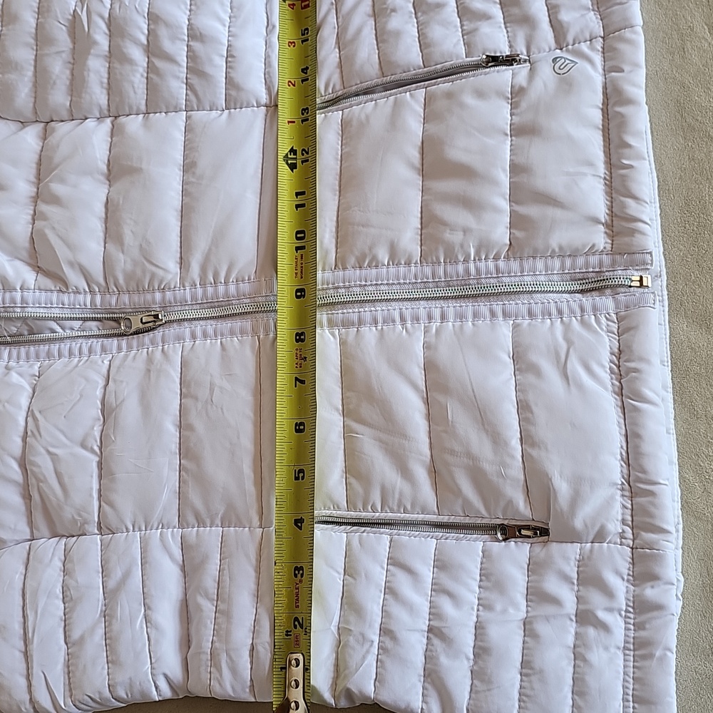 Colosseum White Quilted Vest with Red Logo - Picture 4 of 5